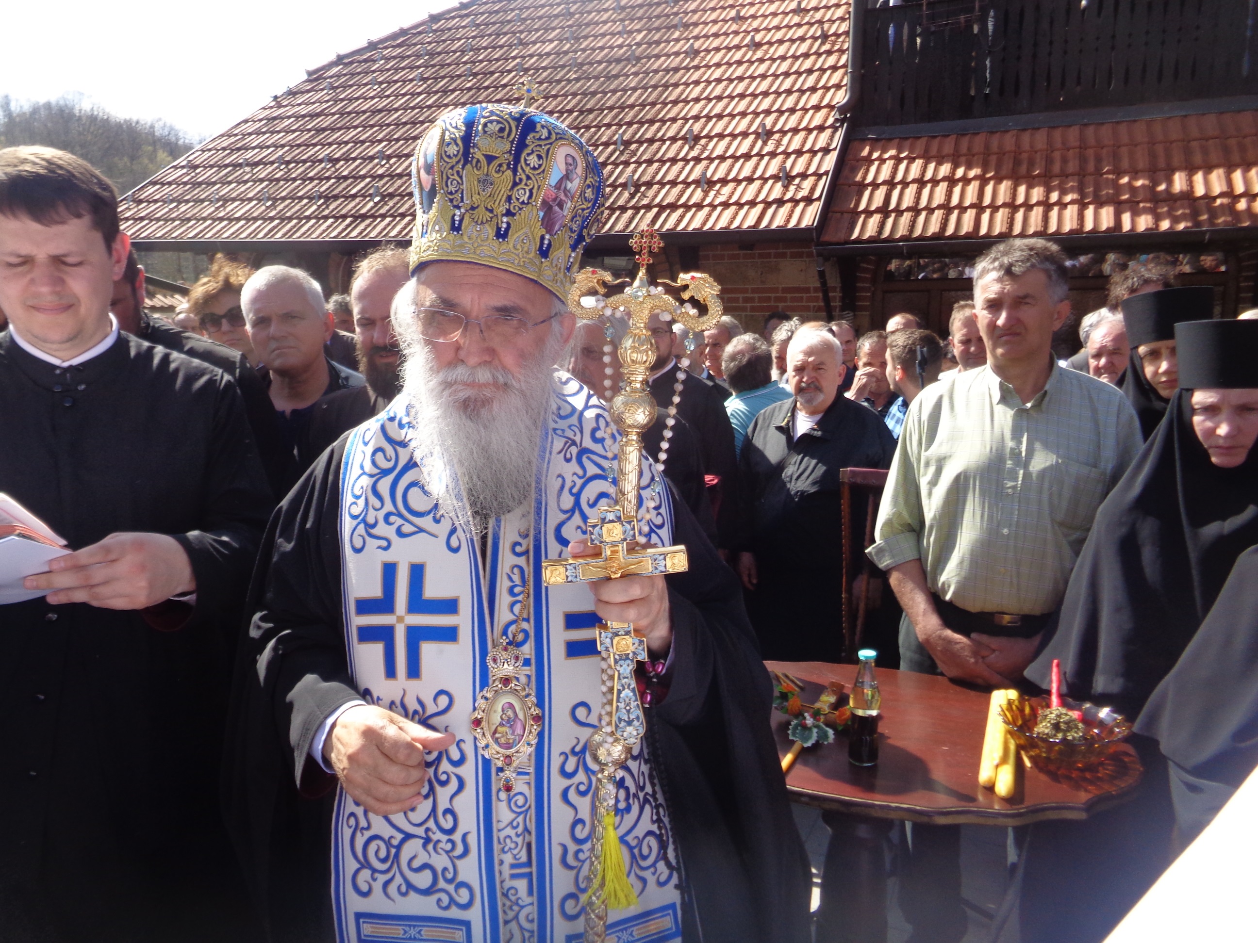 Многи ће га памтити по топлом гласу и дирљивим причама: Епископ Милутин био је омиљени гост радија  